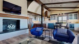 Гостиная зона в Coastal Escape by Bayley Vacation Rentals