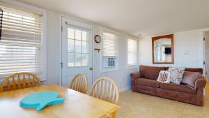 Гостиная зона в Cottages by the Sea #1