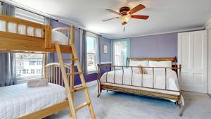 Кровать или кровати в номере Dancing QueenUPDATED APRIL 2025