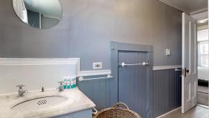 Ванная комната в Dancing QueenUPDATED APRIL 2025 +51 фотография