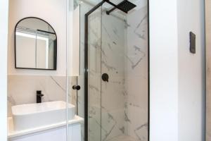 Ένα μπάνιο στο Elsewhere