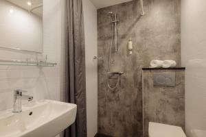 a bathroom with a shower and a sink at Leonardo Boutique Hotel The Lancaster Amsterdam in Amsterdam +85 photos