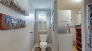 Phòng tắm tại Gull's Nest by Bayley Vacation Rentals +22 ảnh