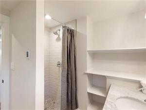 Phòng tắm tại Nautical Point +36 ảnh