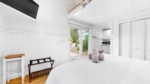 TV/trung tâm giải trí tại Salty Dolphin by Bayley Vacation Rentals