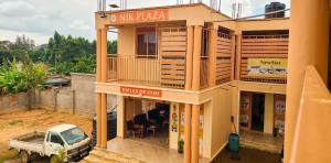 Byggingin sem hótelið er í