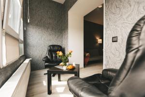 Posezení v ubytování Cosmic апартаменти з ванною + 18 fotografií