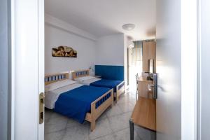 Кровать или кровати в номере B&B Brezza Marina & Ristorante Shoreline +158 фотографий