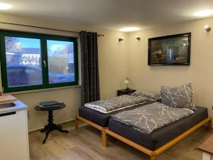 Giường trong phòng chung tại Gasthaus zur Rundkapelle