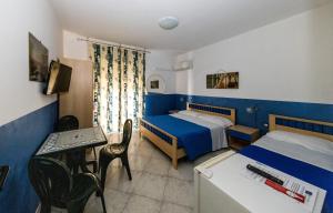 Телевизор и/или развлекательный центр в B&B Brezza Marina & Ristorante Shoreline