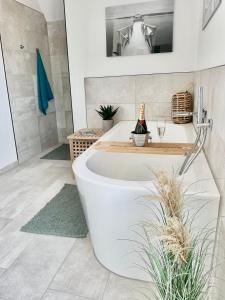 Fotografie z fotogalerie ubytování Kleine Freiheit, Büsum - modernes Ferienhaus in Meernähe mit Terrasse, Garten und eigenem Parkplatz v destinaci Büsum