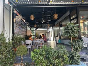 En restaurant eller et andet spisested på Avenue Hotel VangVieng