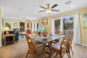 a dining room with a table and chairs at Bay Leave in Gulf Shores