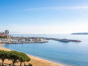a view of a harbor with boats in the water at Vue Mer - Neuf - Centre Ste Maxime in Sainte-Maxime +17 photos