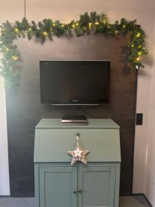 TV a/nebo společenská místnost v ubytování Weiskopf