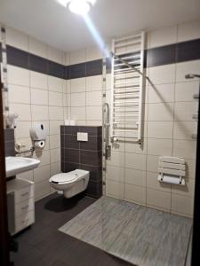 Ένα μπάνιο στο PLATINIUM House ex Royal House