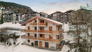 En generel udsigt til bjerge eller udsigt til bjerge taget fra lejligheden