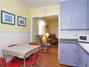 Nhà bếp/bếp nhỏ tại Sandy Beach at Port by Bayley Vacation Rentals +9 ảnh