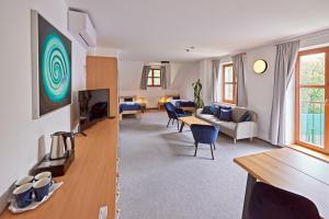 TV a/nebo společenská místnost v ubytování Benedikt Most