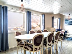 Posezení v ubytování Lofoten Bed & Breakfast Reine - Rooms & Apartments + 67 fotografií