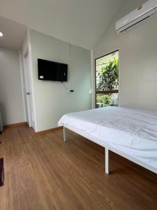 Et tv og/eller underholdning på Chansea Resort Chanthaburi Thailand