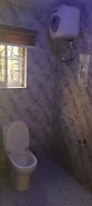 Koupelna v ubytování 111Suites&Lounge