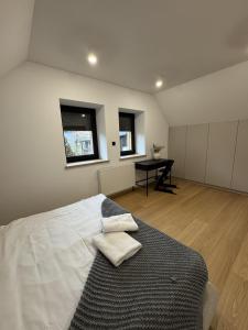 Postel nebo postele na pokoji v ubytování Willa Black Wood