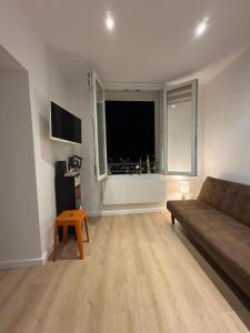 Et tv og/eller underholdning på Appartement vue mer sur le port de Sanary + 6 billeder