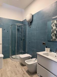 Et badeværelse på Fichi d'India Appartamenti + 45 billeder