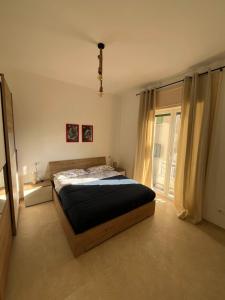 En eller flere senge i et værelse på Capitan Nicki