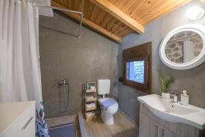 Koupelna v ubytování Villa Εlena + 36 fotografií