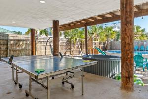 Stolní tenis v ubytování Heated Pool & Spa, 4min Walk To Beach - Zula Beach nebo okolí