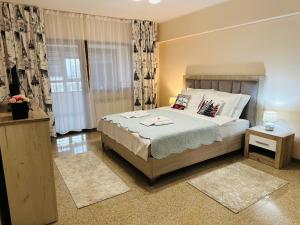 En eller flere senge i et værelse på Geany Apartament Ultracentral