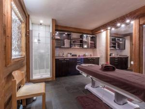 a kitchen with a table and a bench in a room at Spacieux chalet 8 pers avec piscine, spa et pied des pistes - 3 étoiles Atout France - FR-1-461-21 in Saint-Martin-de-Belleville