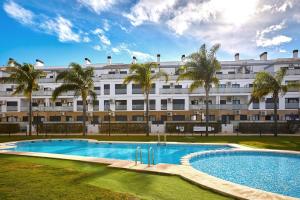 Swimmingpoolen hos eller tæt på Las Dunas 214 - by Welcomely