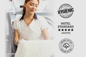 Et logo, certifikat, skilt eller en pris der bliver vist frem på Las Dunas 214 - by Welcomely + 20 billeder