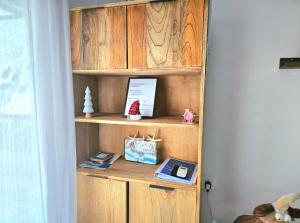 a wooden book shelf with books on it at Urban loft Valencia playa in Puebla de Farnals