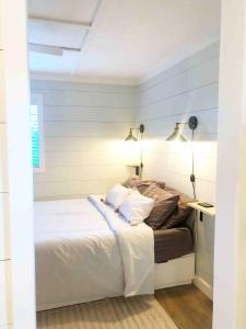 a bedroom with a bed with two lamps on it at Camp Carter Tiny House in Mathias