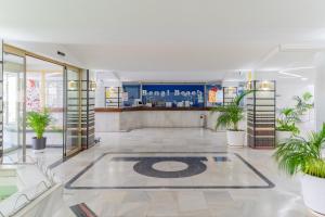 Lobbyen eller receptionen på Relax Beach + 26 billeder