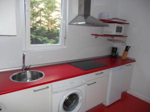 Kuchyň nebo kuchyňský kout v ubytování Apartamentos Bahía de Boó