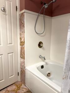 Koupelna v ubytování Graystone Manor