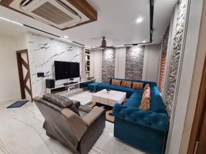 TV a/nebo společenská místnost v ubytování The Agra Lux- Elite Villa