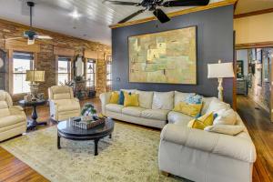 Et opholdsområde på New York-Style Loft on Main St Dtwn Enterprise