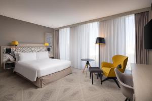 Postel nebo postele na pokoji v ubytování Hilton Garden Inn Bordeaux Centre + 123 fotografií