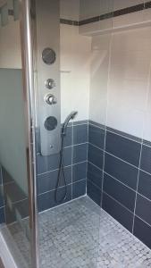 Ένα μπάνιο στο Maison avec 3 chambres et cheminée