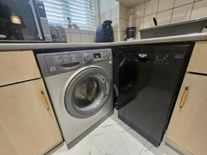 Η κουζίνα ή μικρή κουζίνα στο Two Bedroom Apartment in Central Northampton +3 φωτογραφίες