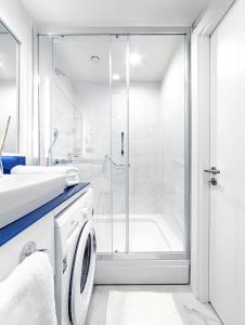 Ένα μπάνιο στο Panorama King Suite Sea View Hotel +87 φωτογραφίες