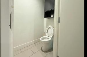 Koupelna v ubytování King Bed Studio Loft Huge Beautiful Ceilings