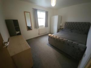 Ένα ή περισσότερα κρεβάτια σε δωμάτιο στο Two Bedroom Apartment in Central Northampton