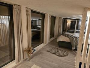 Una cama o camas en una habitación de The Nut House - Cozy Escape in Tartu